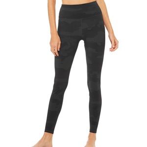 NWT alo yoga vapor camouflage legging